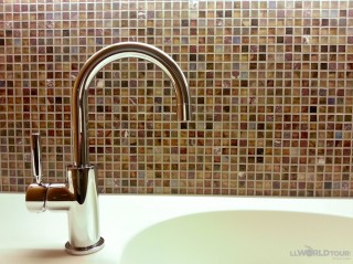 B2 Hotel Bathroom