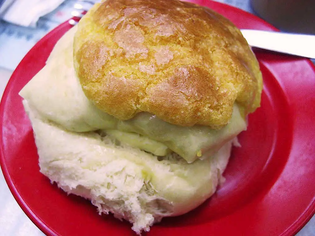 pineapple-bun-with-butter Hong Kong