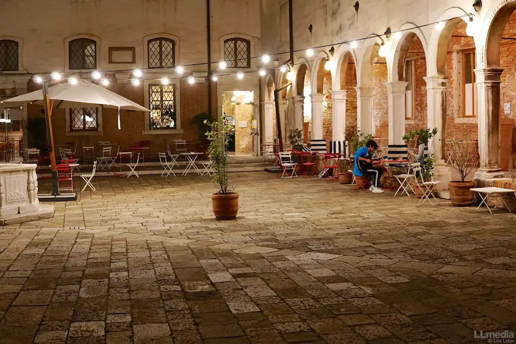 Combo Venezia Courtyard