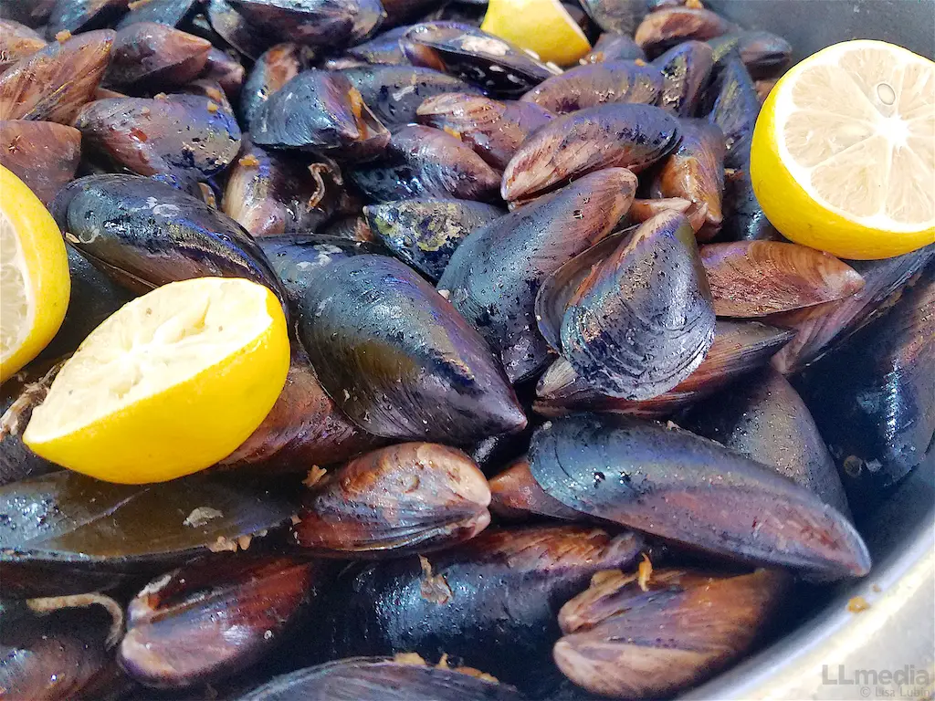 What to eat in istanbul Mussels