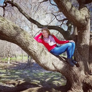 As a veteran tree hugger I of course like hanging out on these big limbs. 🌳🍁🌿
It's the 50th anniversary of the first Earth Day.
We are so lucky to have so much natural beauty in the world all around us--the forests, the animals, the oceans. 
Please, let's not fuck it up.

#earthday
#earthday🌎
#earthday2020